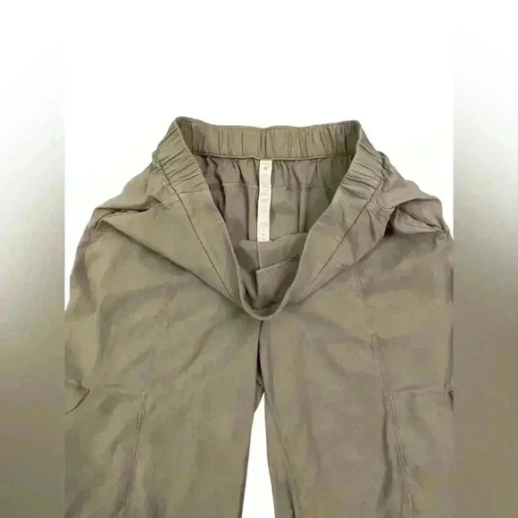 Lululemon Metropolis Maven High Rise Crop in Grey Sage Size 12 - Picture 6 of 12